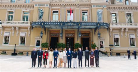 decorations in place du casino - Princely Family kick.